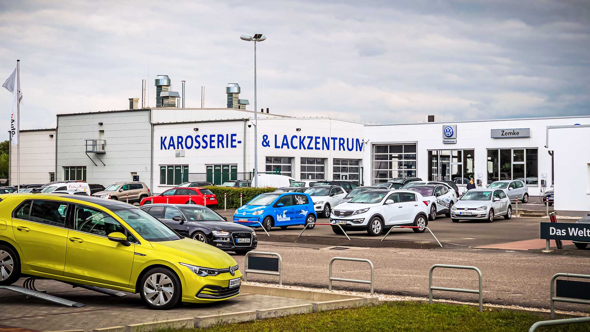 Außenansicht des Karosserie- und Lackzentrum der ZEMKE Autohaus Bernau GmbH