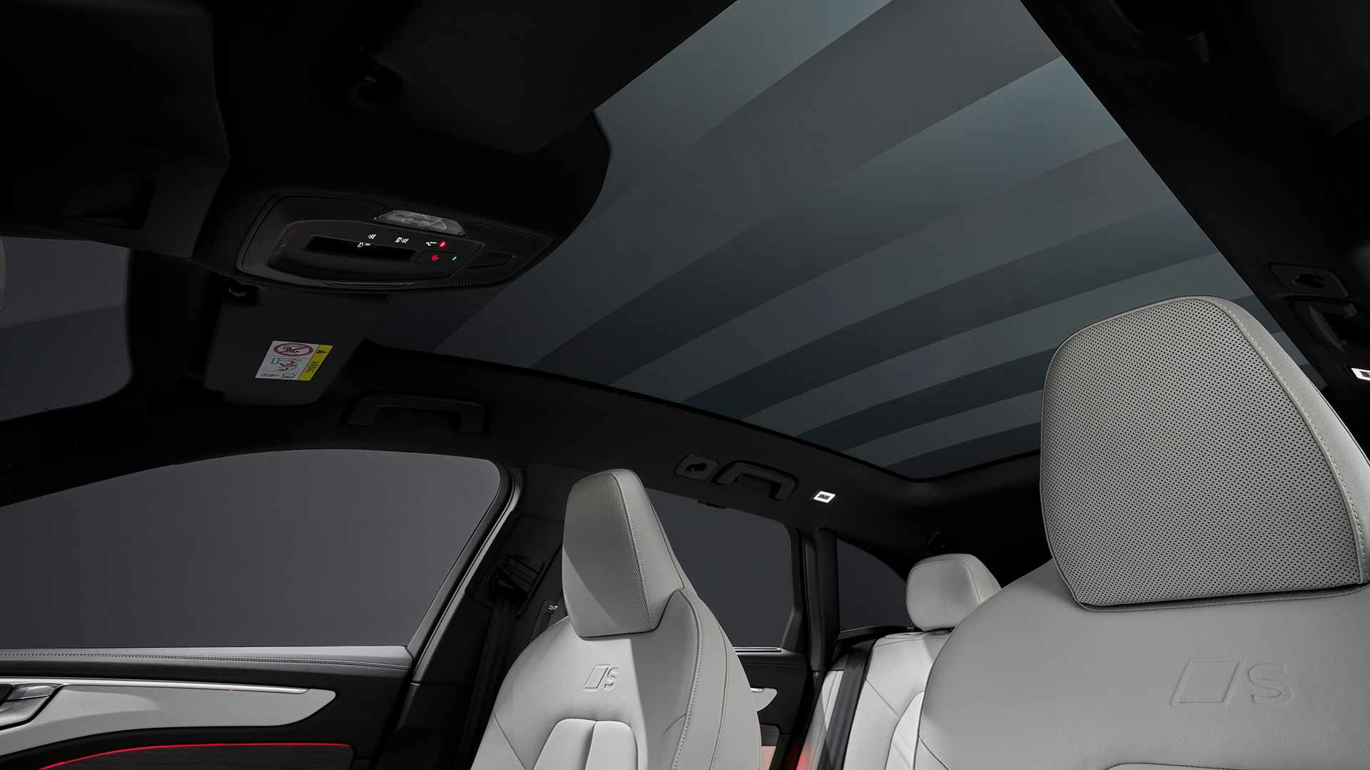 Audi A6 Avant, braun, Blick auf das Panorama-Glasdach