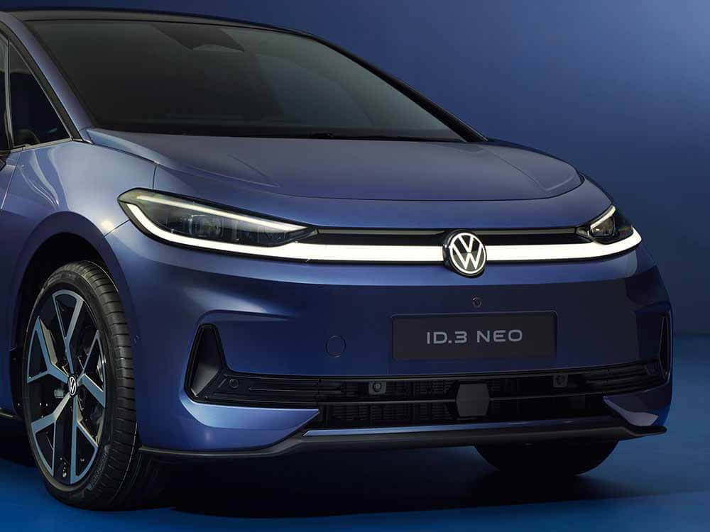 Volkswagen ID.3 Neo, blau, Frontansicht, Detail auf LED-Scheinwerfer