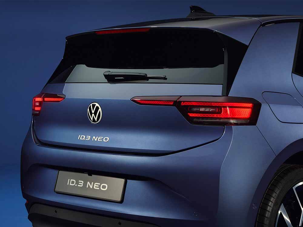 Volkswagen ID.3 Neo, blau, Heckansicht, Detail auf LED-Rückleuchten